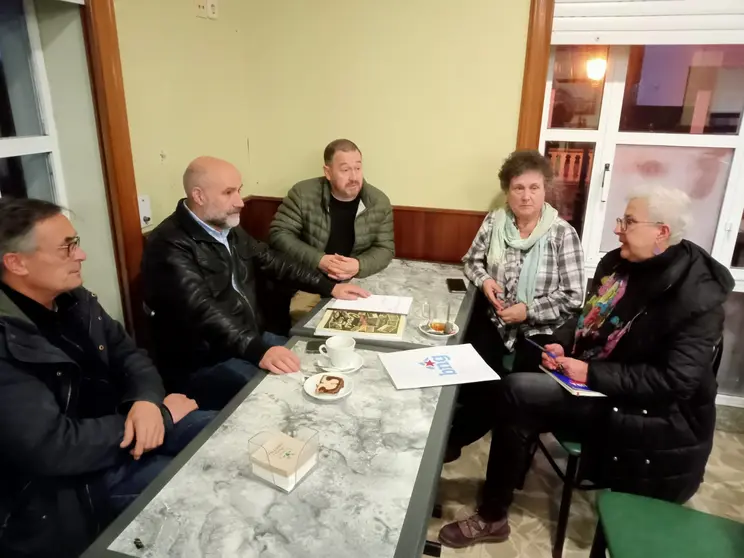 Reuni&oacute;n da xunta directiva con N&eacute;stor Rego.