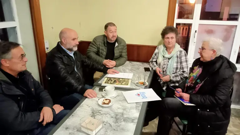 Reuni&oacute;n da xunta directiva con N&eacute;stor Rego.